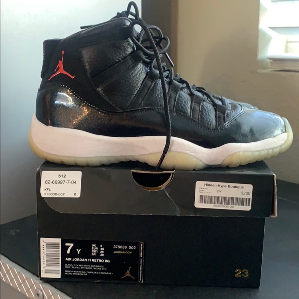 JORDAN 11 72-10 in SZ 7. W BOX. GENTLY USED.